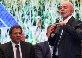 Lula assina decreto que muda regulamentação do gás natural no País