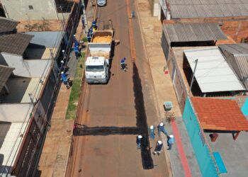 Águas Guariroba tem equipe modelo e caminhão térmico para recomposição asfáltica