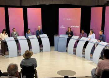 No segundo debate, Adriane é atacada e sai na defensiva apresentando resultados do que fez e fará por CG