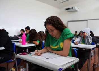 Inscrições para bolsas em pesquisa científica e tecnológica no Ensino Médio vão até o dia 6