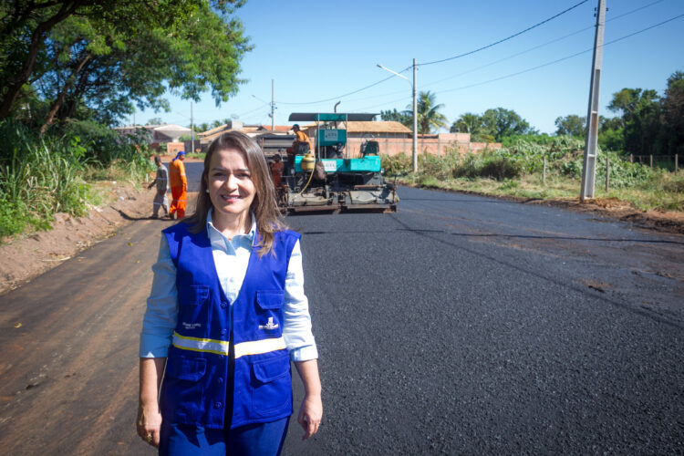 Adriane diz que vai construir 400 quilômetros de asfalto novo beneficiando mais de 20 bairros das sete regiões