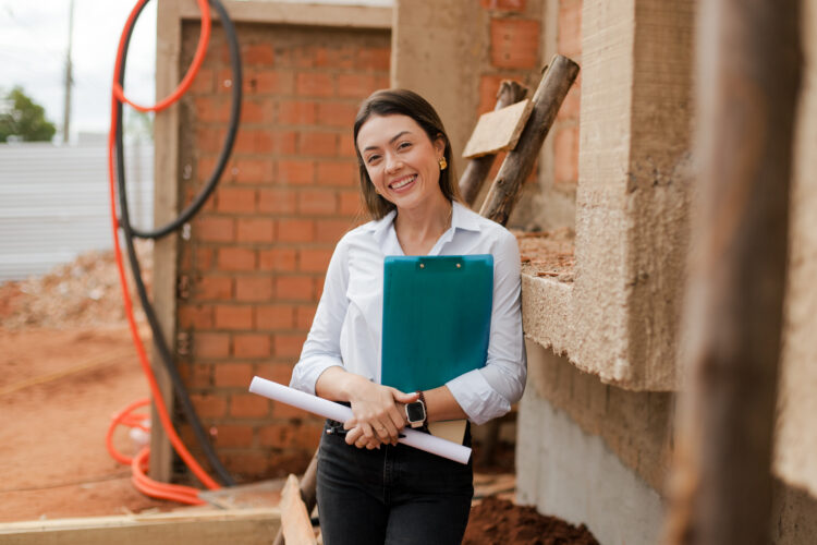 Engenheira quebra paradigmas e inspira mulheres na construção civil