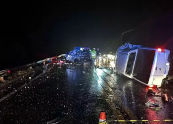 Acidente envolvendo 3 veículos deixa rastro de destruição e feridos leves na BR-163