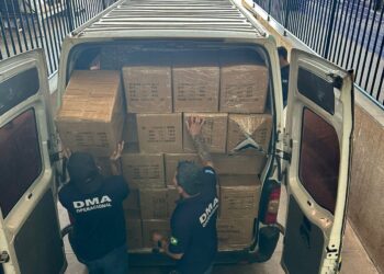 Três pessoas são presas por vender bebidas falsificadas, em Campo Grande