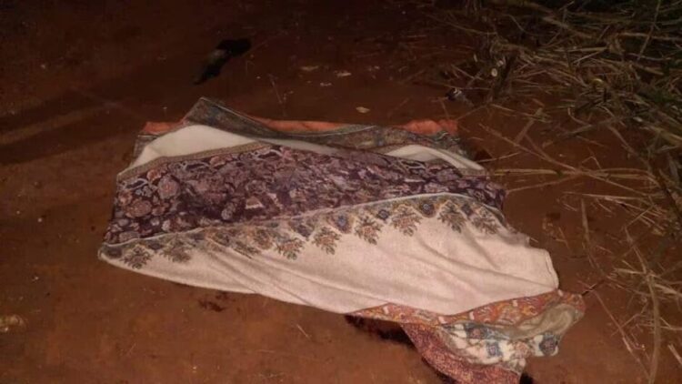 Homem é encontrado morto a golpes de faca pela esposa na fronteira