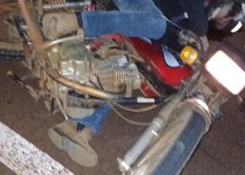 Homem é encontrado morto com a motocicleta em cima do seu corpo, na MS-463