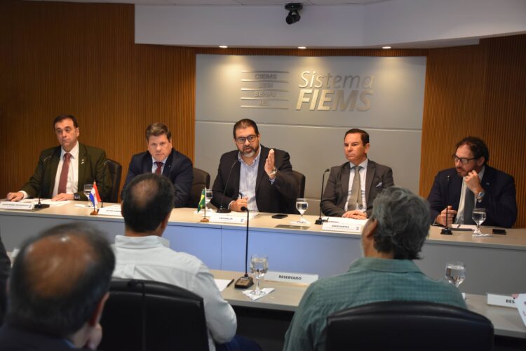 Na Fiems, ministro do Paraguai apresenta oportunidades comerciais para empresários de MS