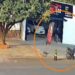 Atirador desce de moto em frente à garagem de carros e tenta matar funcionário a tiros