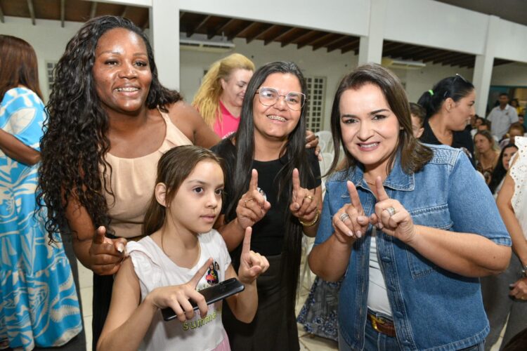 Em reunião com mulheres cristãs, Adriane apresenta propostas e mostra resultados concretos em 2 anos de gestão