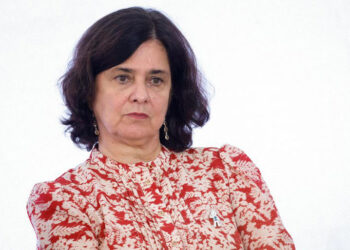 Queimadas pelo país estão impactando demanda por serviços de saúde, diz ministra