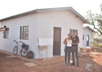Sonho da casa própria se tornou realidade para famílias que viviam em favela atingida por incêndio