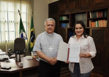 Nas eleições, “até católico com evangélico pode” e vale foto na Arquidiocese da Capital