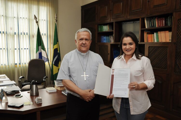 Nas eleições, “até católico com evangélico pode” e vale foto na Arquidiocese da Capital