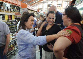 Prefeita Adriane visita Mercadão e Camelódromo e destaca projetos para fomentar economia e turismo local