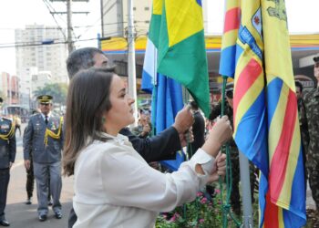 Prefeita participa de desfile de 7 de Setembro e reafirma compromisso com valores da pátria e cidadania