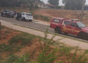 Corpo é encontrado segundo a população de Rochedo na Orla, perícia no local