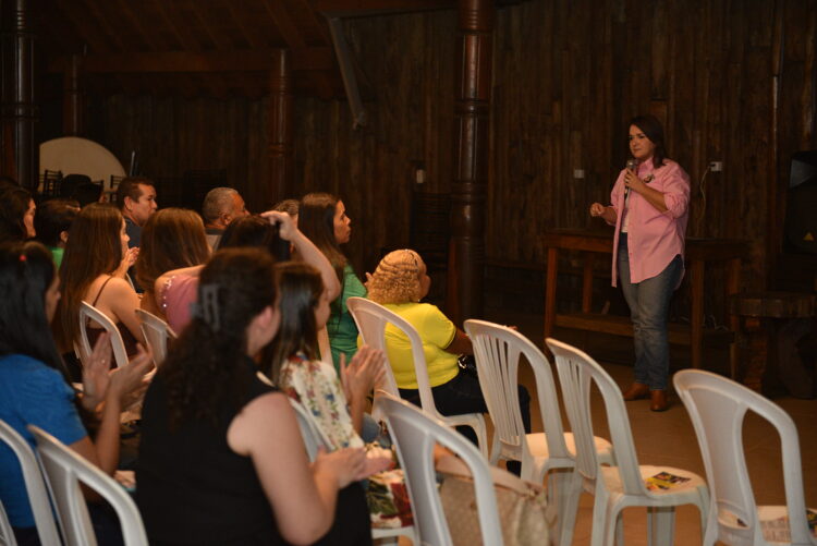 Dialogando com a população, Adriane Lopes destaca avanços da gestão e projetos para melhoria da cidade