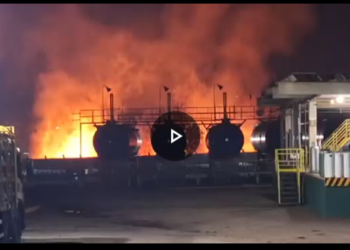 Leitores se assustam com incêndio atrás de distribuidora de gás, na Duque de Caxias