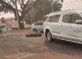 VÍDEO: Em plena sexta-feira 13, caixão com corpo cai na Avenida Gunter Hans, na Capital