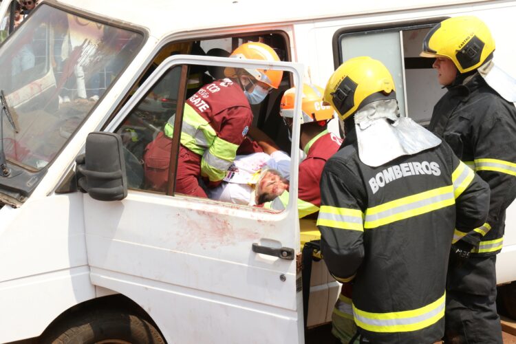 Simulação traz acidente envolvendo 4 veículos e 20 vítimas, em Campo Grande