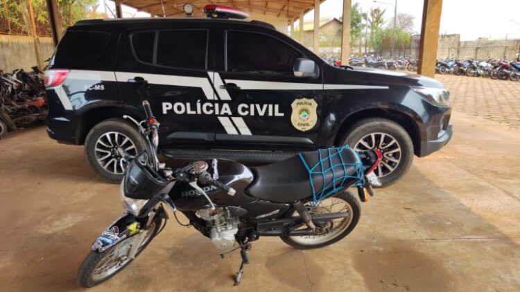 Motocicleta adulterada é apreendida no Bairro Tiradentes e condutor conduzido à delegacia