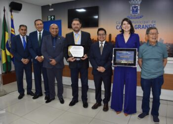Presidente da Fiems e diretora de indústria são homenageados na Câmara Municipal