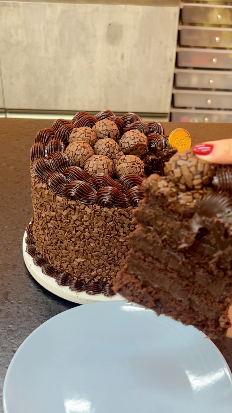 Bolo de Brigadeiro: A receita do brigadeiro perfeito você confere aqui
