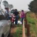 Motociclista morre ao bater em guard rail em rodovia e esposa que vinha atrás vê tudo