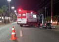 Dois rapazes em moto morrem, após colidirem atrás de carreta, em Três Lagoas