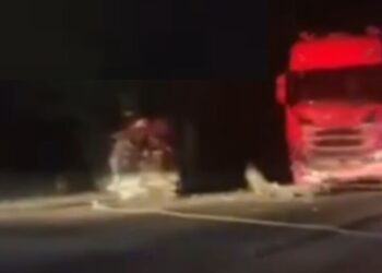 Condutor de Fiat Strada morre ao colidir com carreta, na BR-262, em Miranda