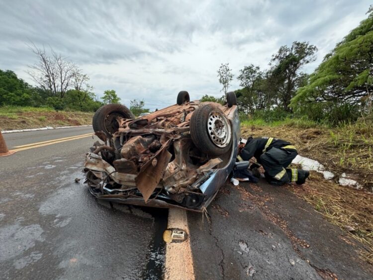 Condutor de VW Gol fica em estado grave, após capotar veículo na MS-134