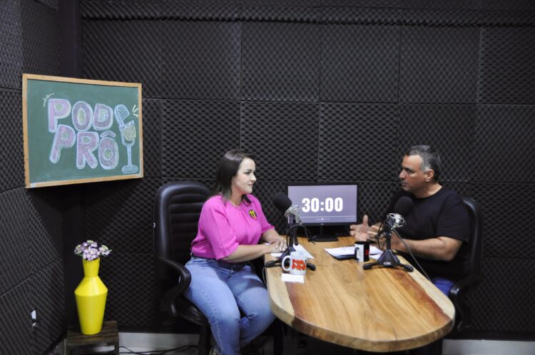 Prefeita Adriane reitera compromisso com a valorização dos professores e propõe avanços para a Educação