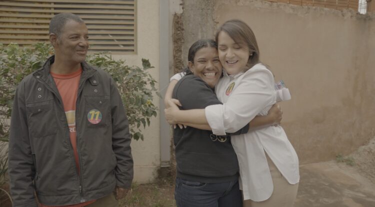 Adriane diz que tornou realidade sonho de Ana Paula e outras 187 famílias que viveram por décadas em favela