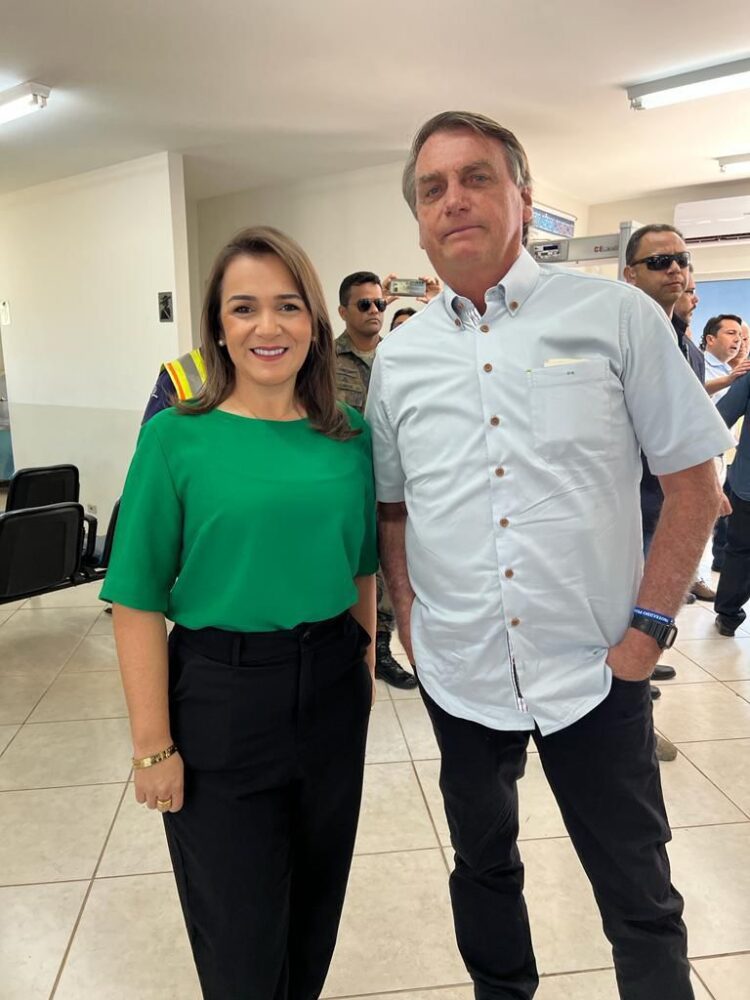 Bolsonaro diz que página está virada e anuncia apoio a Adriane no segundo turno
