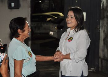 Com moradores da região Bandeira, Adriane destaca avanços e projetos de melhoria para a Capital