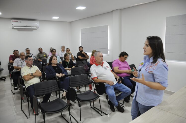 Com despachantes, Adriane reforça ações para desburocratizar e facilitar acesso a serviços públicos