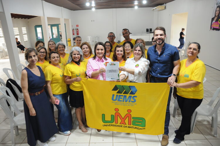 Prefeita Adriane assina Carta de Compromisso pela Política da Pessoa Idosa e destaca projetos para a terceira idade