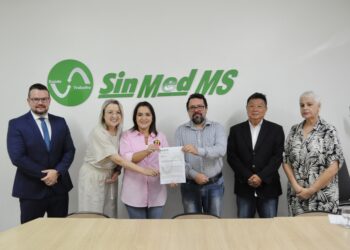 Em reunião no Sindicato dos Médicos, Adriane se compromete a fortalecer diálogo e buscar caminhos para atender categoria