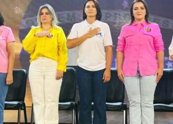 Adriane recebe apoio de Michelle Bolsonaro e lideranças conservadoras em evento com mais de 3 mil pessoas