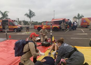Simulação de abandono e resgate de vítimas de incêndio acontece nesta sexta em shopping