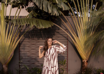 Versátil e elegante, DJ Nathalia Albuquerque assina curadoria de Coleção Alto Verão da Majah unindo moda e música