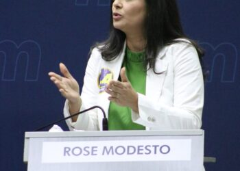 Rose diz que prefeita pagou sala de aula mais cara do Brasil e Adriane não garante 13º a servidores