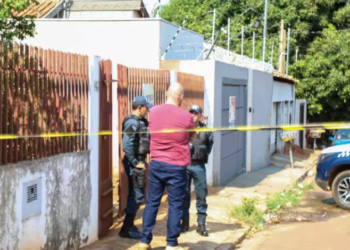 Mulher é encontrada morta a golpes de faca no Zé Pereira e suspeita cai sob filho que era agredido