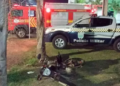 Jovem colide moto contra árvore e morre na madrugada, em Chapadão do Sul