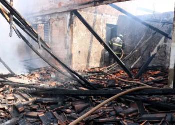 Tanque de moto explode e causa incêndio em casas no Bairro Aero Rancho