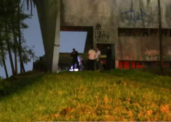 Homem é morto com faca cravada no peito em local usado por usuários de drogas, na Capital