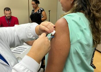 Aumento de casos de Covid-19 reforça a importância de manter a vacinação em dia