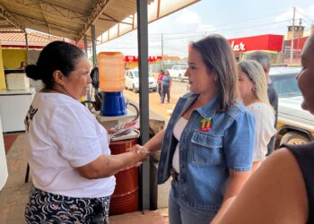 Em caminhada no Nova Lima, Adriane recebe apoio da população e destaca projetos de melhoria para a região Segredo