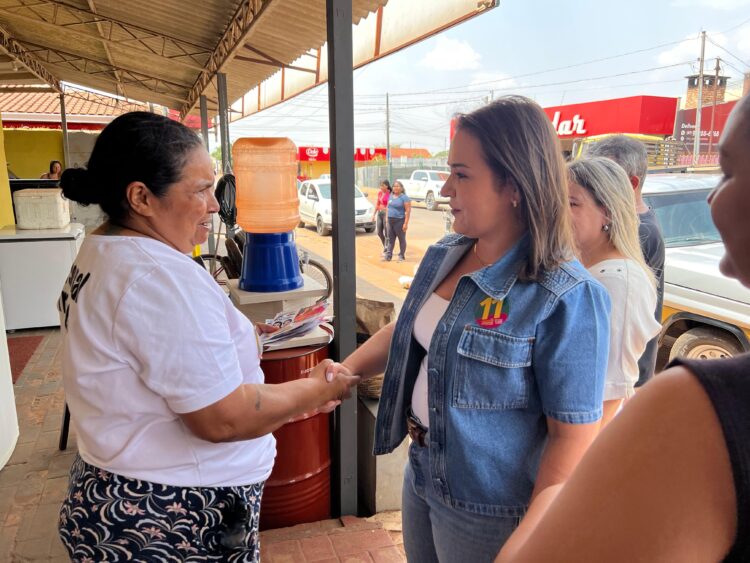 Em caminhada no Nova Lima, Adriane recebe apoio da população e destaca projetos de melhoria para a região Segredo