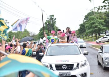 Encerrando campanha cheia de propostas, Adriane reúne apoiadores na “Carreata do Onze”